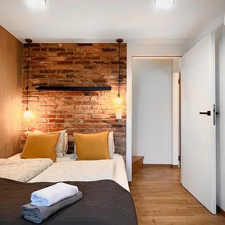 Large 75 M2 For 6 Guests Next To Wawel Castle アパート クラクフ